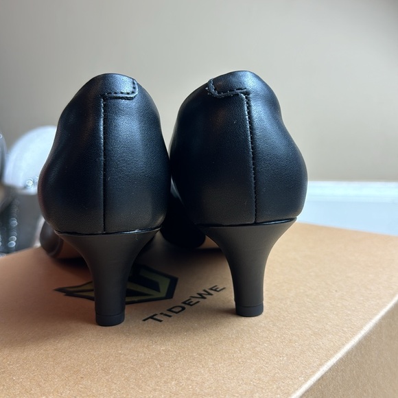 NWT • Clarks • Women’s Closed-Toe • Kitten Heel • Size 8.5W • Black Leather • 🖤 - Picture 9 of 12